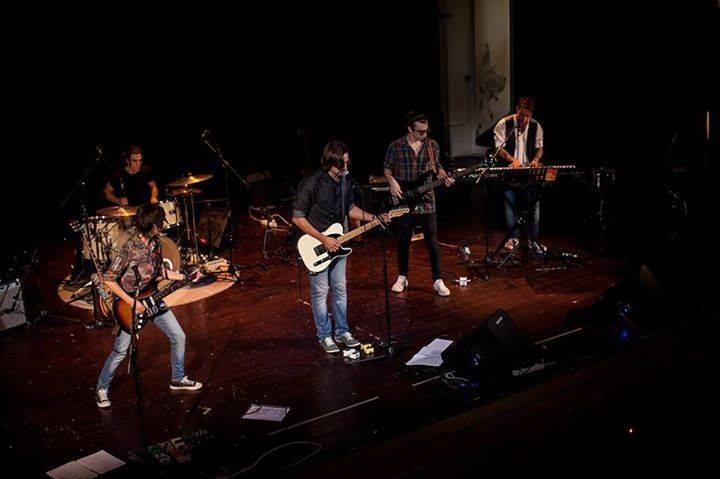 I Mojo Brothers durante un live alla Sala Estense